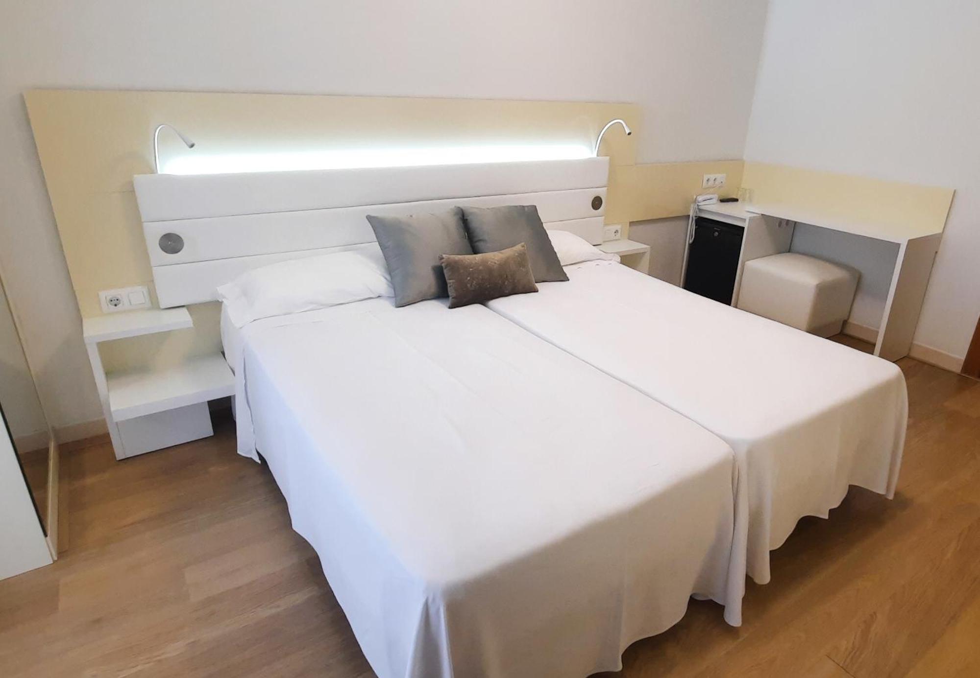 קמברילס Monica Hotel חדר תמונה