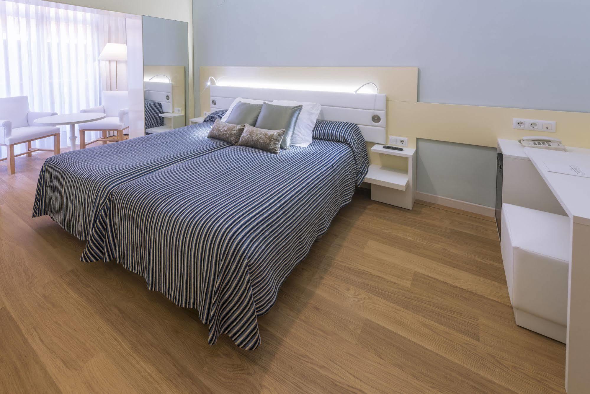 קמברילס Monica Hotel מראה חיצוני תמונה